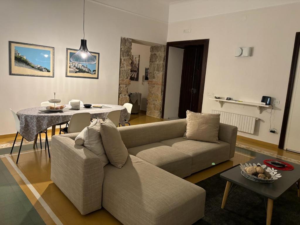 Luxury Manfredi Apartment Salerno Eksteriør billede